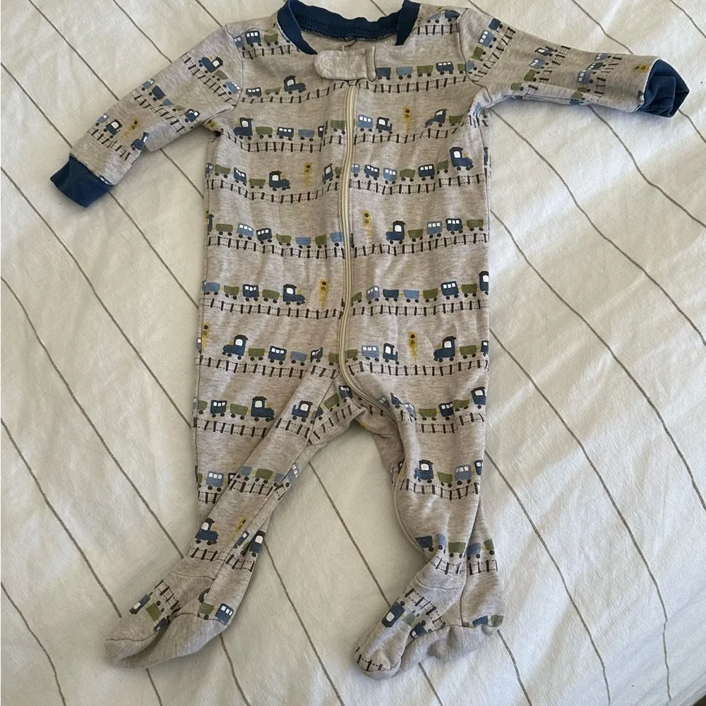 Boys Onsie. 3-6 months. - Picture 1 of 4